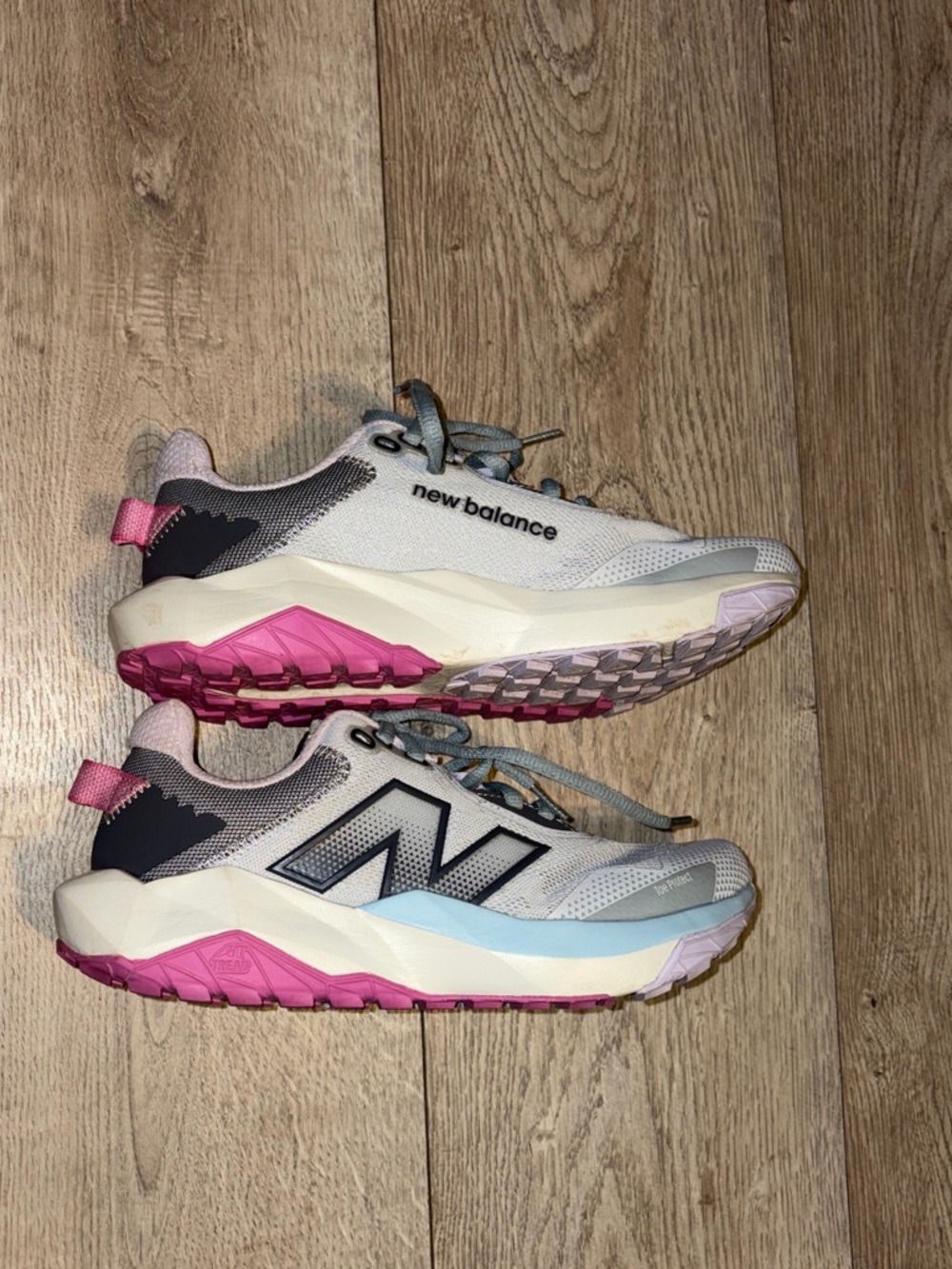 New Balance Women's White, Pink & Light Blue Trail Sneakers